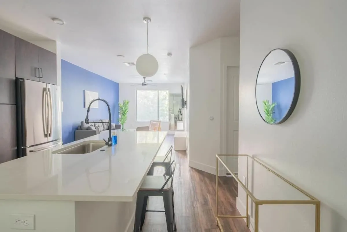 Charming 1Bd - Pool, Gym, Parking, W-D - Sleeps 4 Apartment Tempe
